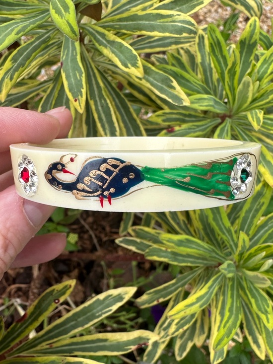 Vintage Jewelry - 🦚 Pristine 1930s Art Deco Hand-Painted Celluloid Peacock Bangle